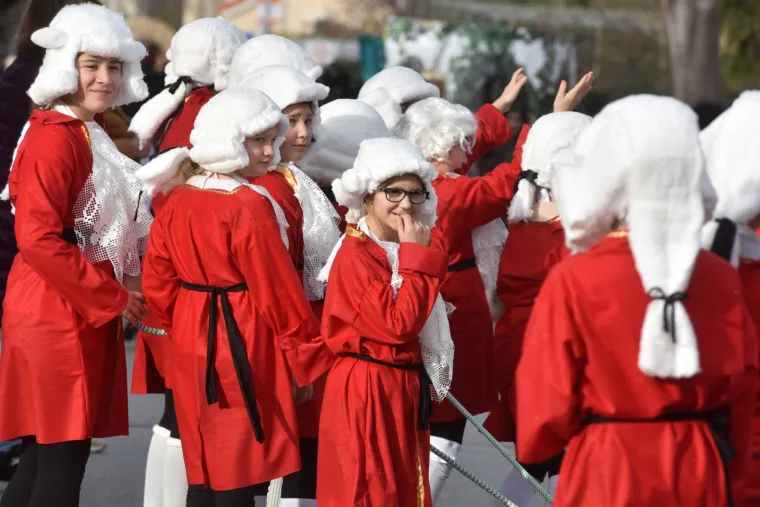 23.02.2020., Murter - Ma&scaron;karana dječja povorka na otoku Murteru zasigurno je jedna od najboljih u Dalmaciji, pa i u cijeloj Hrvatskoj. I ove godine privukla je veliki broj ma&scaron;kara, a i gledatelja koji uživaju u njihovim kreacijama. Male bake kako se zovu uvod su u veliku maskaranu povorku koja je na rasporedu 25. veljace. 
Photo: Hrvoje Jelavic/PIXSELL