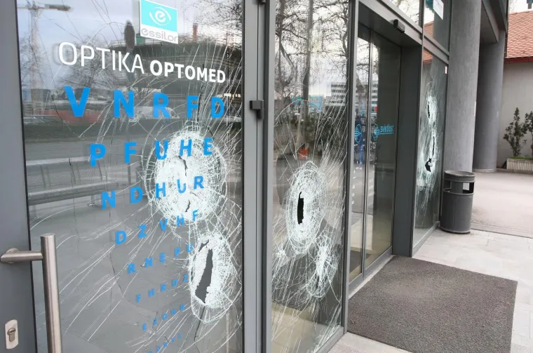 Razbijena stakla na klinici velikog me&scaron;tra hrvatskih masona, oftamologa Nikice Gabrića