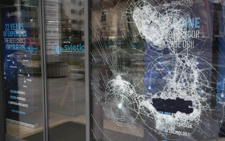 Razbijena stakla na klinici velikog me&scaron;tra hrvatskih masona, oftamologa Nikice Gabrića