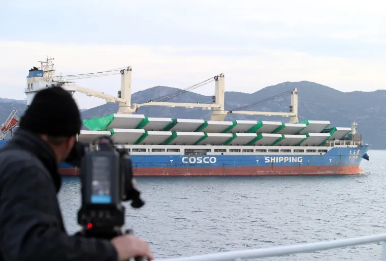 Kod Ploča usidrio se brod iz Kine s dijelovima za izgradnju Pelje&scaron;kog mosta