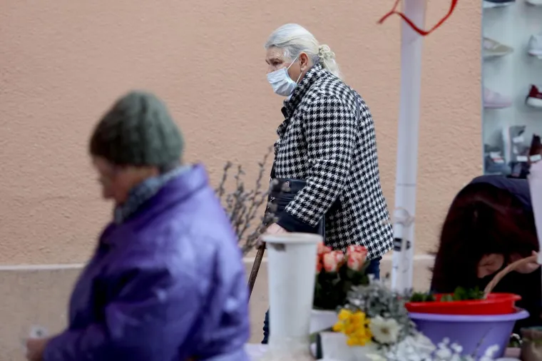 STRAH OD KORONAVIRUSA DO&Scaron;AO I DO ZAGREBA: Ljudi pograbili maske po ljekarnama, neki ih već nose i po ulici