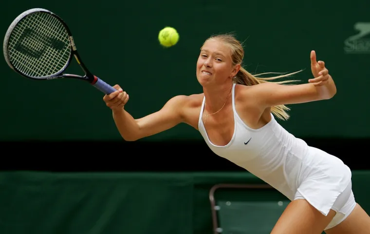 "Kažem zbogom tenisu", napisala je u  32-godišnja Ruskinja koja je trenutačno 373. na WTA ljestvici. "Nakon 28 godina i pet grand slam naslova, spremna sam na uspon na drugu planinu na drugačijem terenu", dodala je Šarapova, nekada prva tenisačica svijeta, na čijoj je karijeri mrlju ostavila 15-mjesečna suspenzija zbog dopinga 2016.