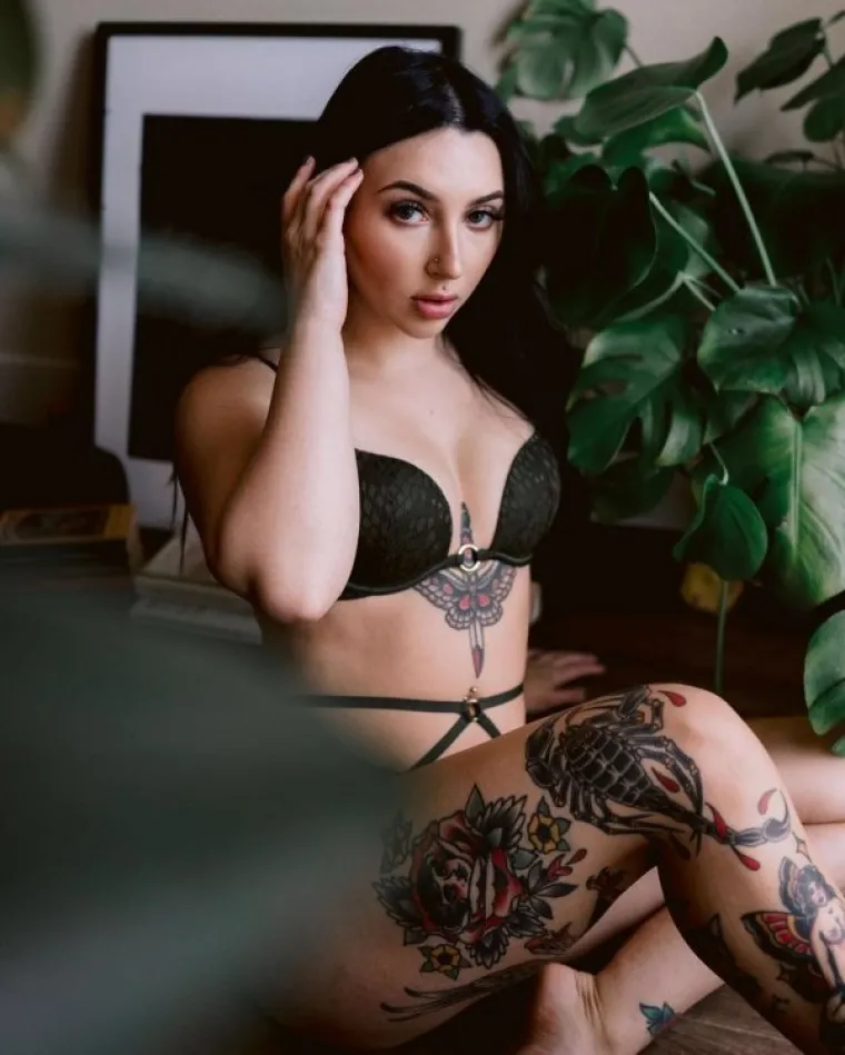 ZGODNE DJEVOJKE KOJE OBOŽAVAJU TETOVAŽE: Kada ih vidite bit će vam žao što niste tattoo majstori