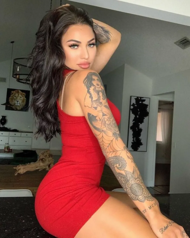 ZGODNE DJEVOJKE KOJE OBOŽAVAJU TETOVAŽE: Kada ih vidite bit će vam žao &scaron;to niste tattoo majstori