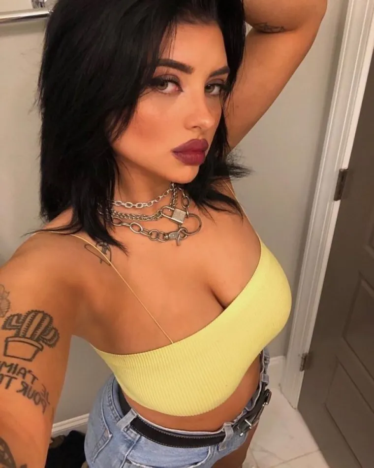 ZGODNE DJEVOJKE KOJE OBOŽAVAJU TETOVAŽE: Kada ih vidite bit će vam žao &scaron;to niste tattoo majstori