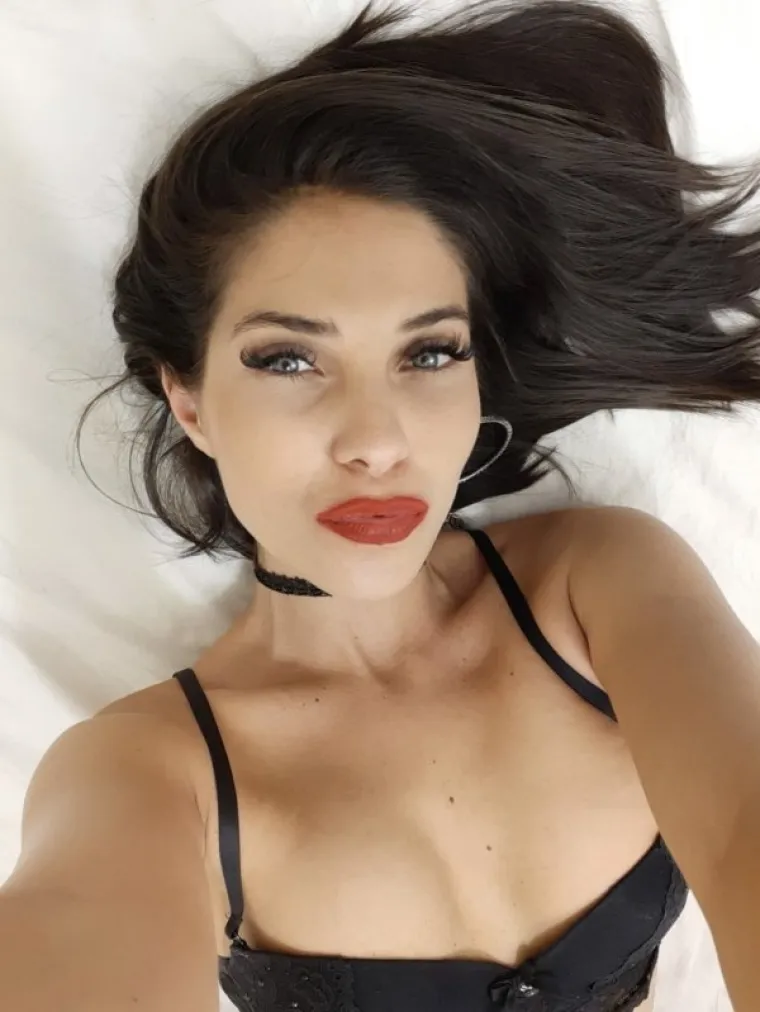 ODLUČILE SU PRONAĆI DEČKA NA INTERNETU: Koja je od ovih fatalnih dama va&scaron; izbor?