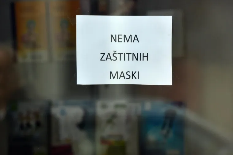 Hrvati i dalje ne slu&scaron;aju savjete oko koronavirusa: Panika se &scaron;iri, maske nestale i u &Scaron;ibeniku