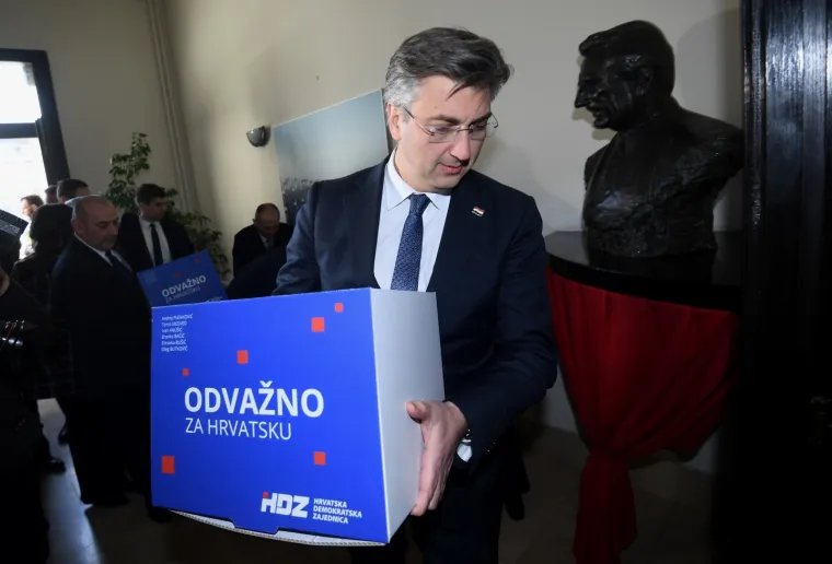 Plenković predao vi&scaron;e od 45.000 potpisa za predsjednika HDZ-a: 'Uvjereni smo da ćemo pobijediti'