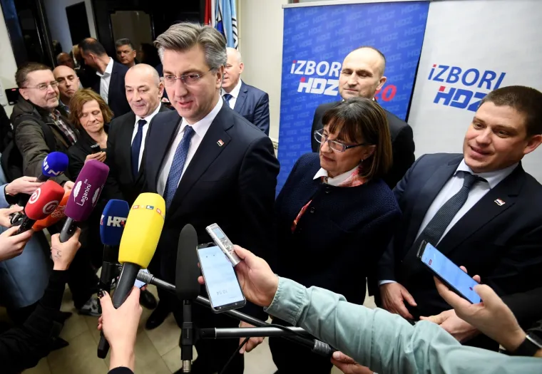 Plenković predao vi&scaron;e od 45.000 potpisa za predsjednika HDZ-a: 'Uvjereni smo da ćemo pobijediti'