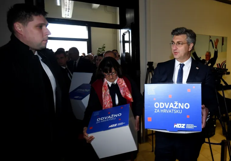 Plenković predao vi&scaron;e od 45.000 potpisa za predsjednika HDZ-a: 'Uvjereni smo da ćemo pobijediti'
