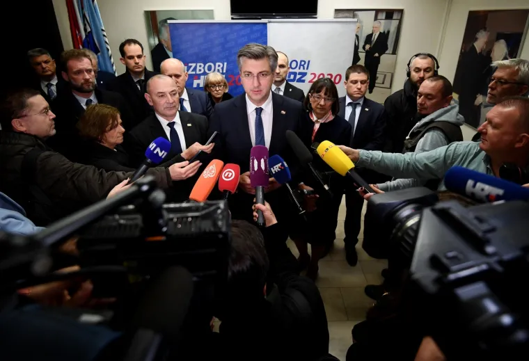 Plenković predao vi&scaron;e od 45.000 potpisa za predsjednika HDZ-a: 'Uvjereni smo da ćemo pobijediti'