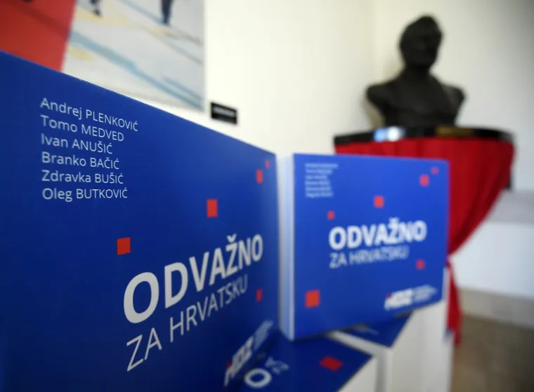 Plenković predao vi&scaron;e od 45.000 potpisa za predsjednika HDZ-a: 'Uvjereni smo da ćemo pobijediti'