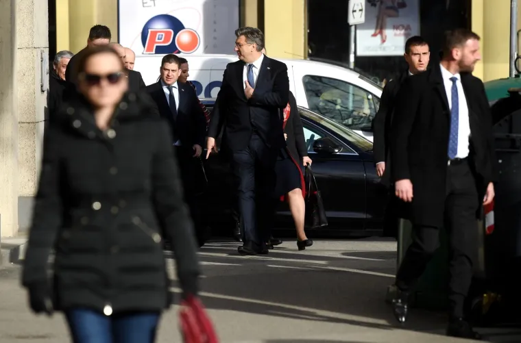 Plenković predao vi&scaron;e od 45.000 potpisa za predsjednika HDZ-a: 'Uvjereni smo da ćemo pobijediti'