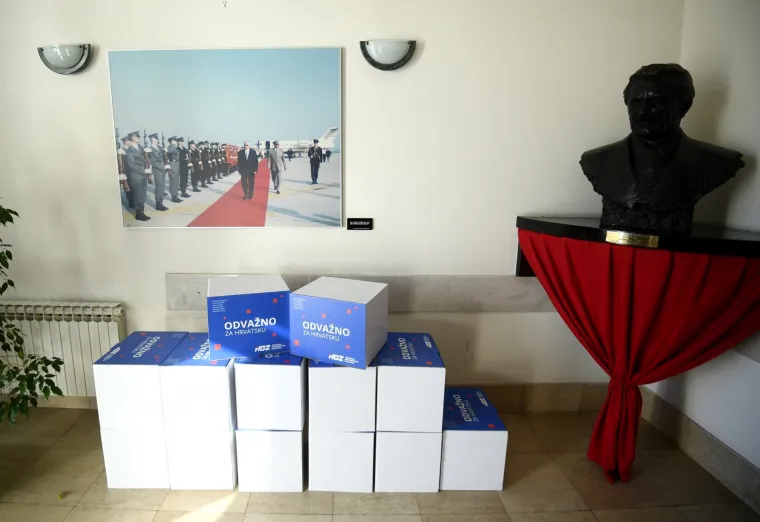 Plenković predao vi&scaron;e od 45.000 potpisa za predsjednika HDZ-a: 'Uvjereni smo da ćemo pobijediti'