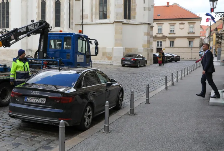 Beljak parkirao pred Saborom, 'pauk' mu skoro odnio limuzinu: 'Do&scaron;ao sam na 5 minuta'