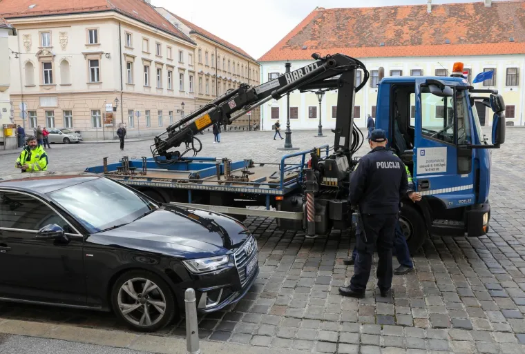 Beljak parkirao pred Saborom, 'pauk' mu skoro odnio limuzinu: 'Do&scaron;ao sam na 5 minuta'