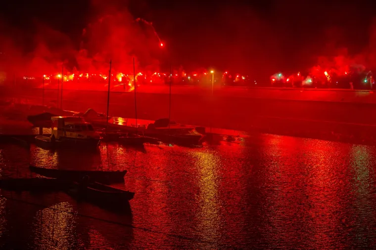 28.02.2020. Osijek -Povodom 73 rodjendana NK Osijeka navijaci Kohorte organizirali bakljadu u Zimskoj luci.. Photo: Davor Javorovic/PIXSELL