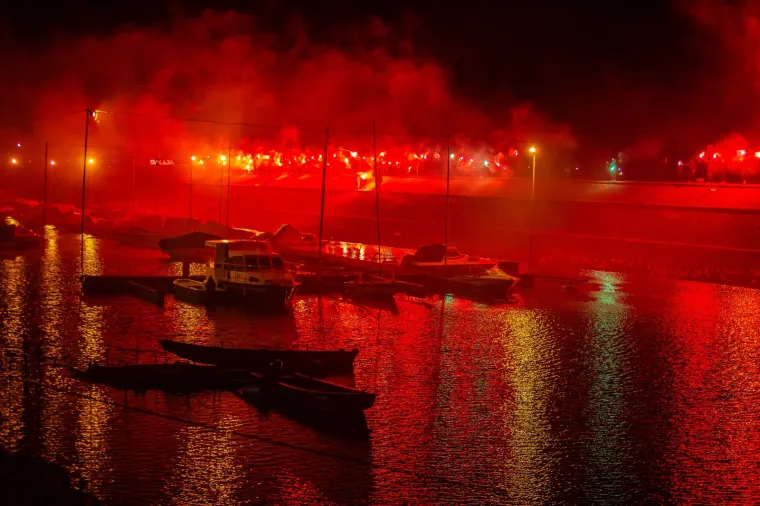 28.02.2020. Osijek -Povodom 73 rodjendana NK Osijeka navijaci Kohorte organizirali bakljadu u Zimskoj luci.. Photo: Davor Javorovic/PIXSELL