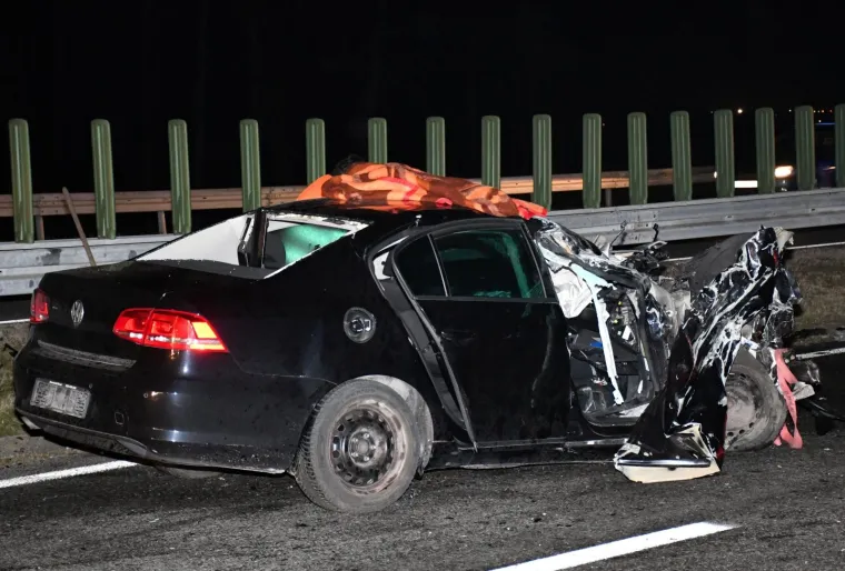 Stravična nesreća na autocesti u Slavoniji: U sudaru s kamionom te&scaron;ko ozlijeđeni mu&scaron;karac i žena