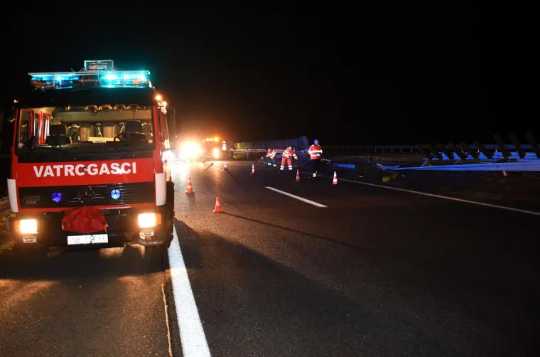 Stravična nesreća na autocesti u Slavoniji: U sudaru s kamionom te&scaron;ko ozlijeđeni mu&scaron;karac i žena