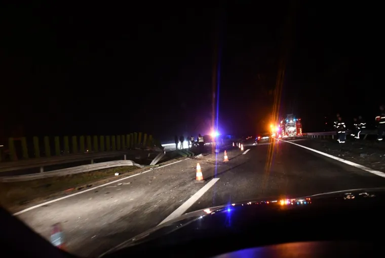 Stravična nesreća na autocesti u Slavoniji: U sudaru s kamionom te&scaron;ko ozlijeđeni mu&scaron;karac i žena