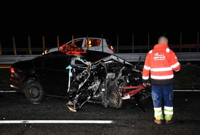 Stravična nesreća na autocesti u Slavoniji: U sudaru s kamionom te&scaron;ko ozlijeđeni mu&scaron;karac i žena