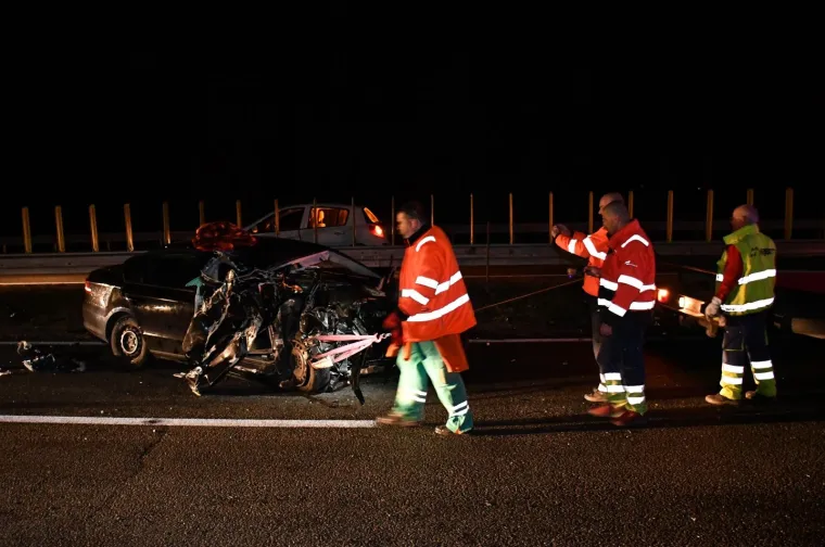 Stravična nesreća na autocesti u Slavoniji: U sudaru s kamionom te&scaron;ko ozlijeđeni mu&scaron;karac i žena