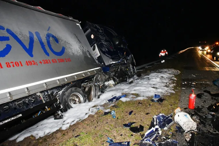 Stravična nesreća na autocesti u Slavoniji: U sudaru s kamionom te&scaron;ko ozlijeđeni mu&scaron;karac i žena