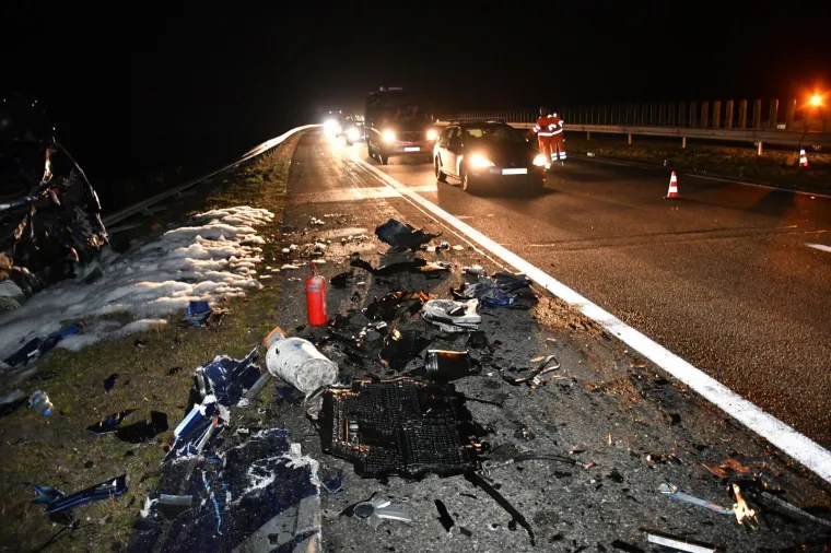 Stravična nesreća na autocesti u Slavoniji: U sudaru s kamionom te&scaron;ko ozlijeđeni mu&scaron;karac i žena