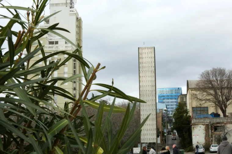 Neboder za ptice sa 160 ptičjih stanova postavljen u Rijeci