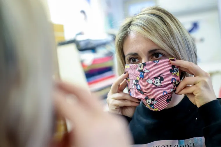 Biste li ih nosili? Šarenilom protiv koronavirusa: Hrvatski dizajner kreirao maske kao modni dodatak