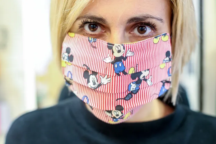 Biste li ih nosili? Šarenilom protiv koronavirusa: Hrvatski dizajner kreirao maske kao modni dodatak