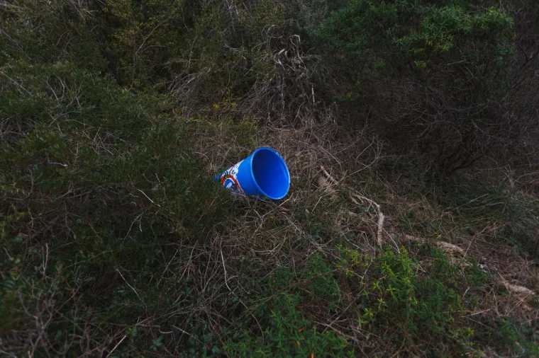 Sramota u hrvatskom biseru: Boce, strvine, kante i ostalo smeće zatrpale jednu od najljep&scaron;ih plaža!