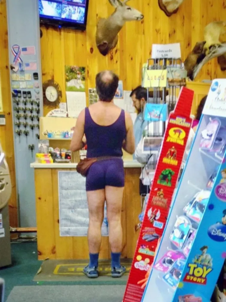 Nemojte se sramotiti: Ove fotografije dokazuju da je spoj sandala i čarapa očajan