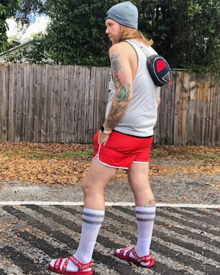 Nemojte se sramotiti: Ove fotografije dokazuju da je spoj sandala i čarapa očajan