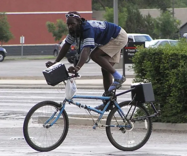 Nemojte se sramotiti: Ove fotografije dokazuju da je spoj sandala i čarapa očajan