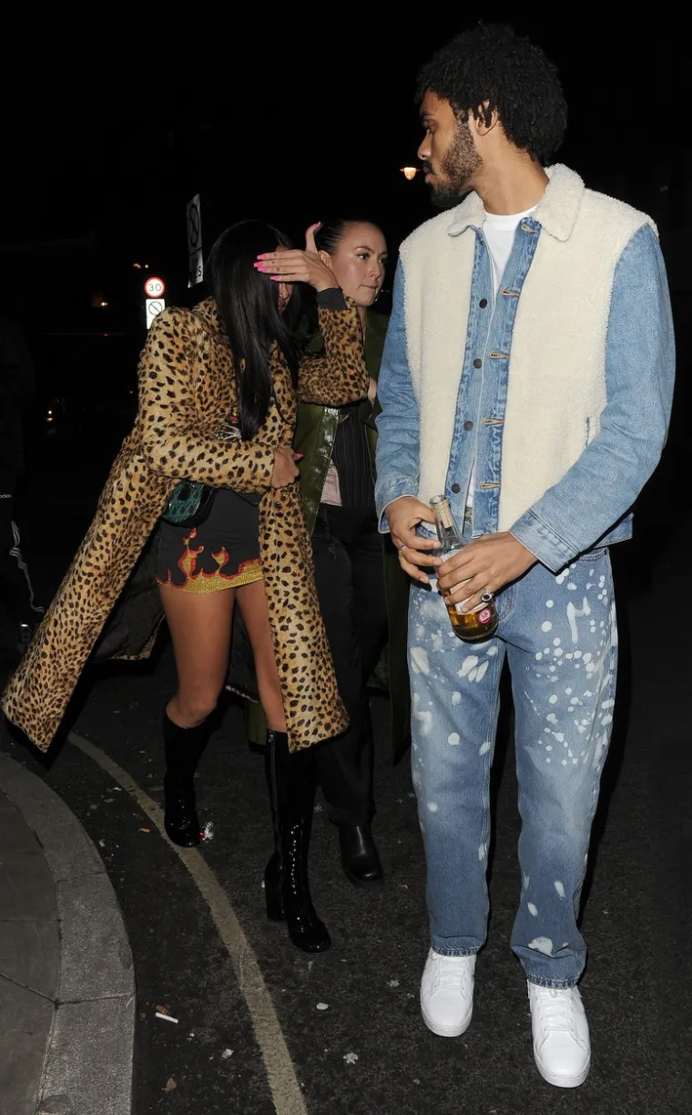 MADONNINU KĆI 'ULOVILI' NAKON RAZUZDANE ZABAVE: Jedva je stajala na nogama, a u oskudnom outfitu pokazala je i gaćice