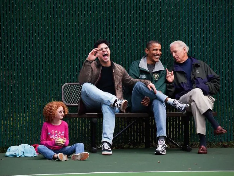 Živi svoje snove: Pogledajte kako se ovaj mladić pomoću photoshopa ubacuje u fotografije poznatih osoba