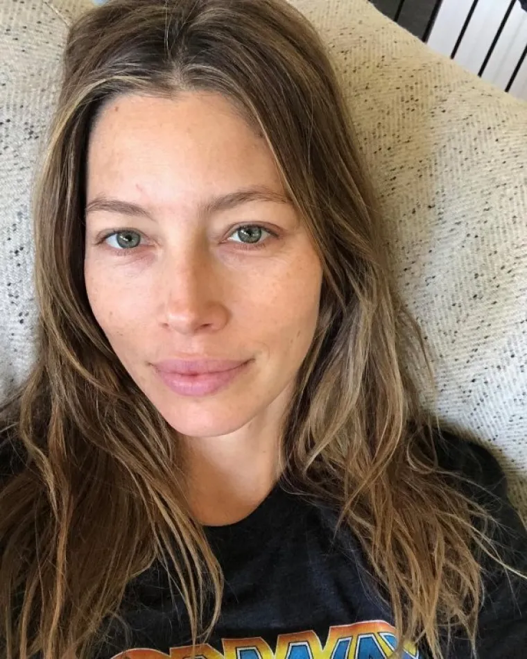 Instagram/jessicabiel