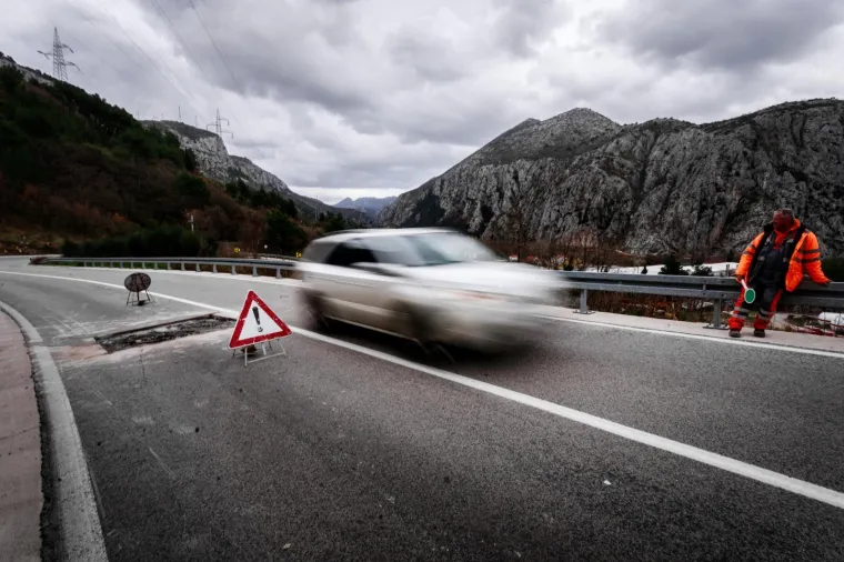 Izbjegao tragediju! 'Oti&scaron;ao sam desetak minuta prije nego je stijena pala na auto...'