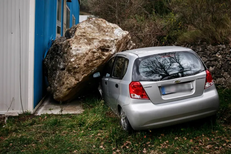 Izbjegao tragediju! 'Oti&scaron;ao sam desetak minuta prije nego je stijena pala na auto...'