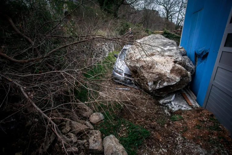 Izbjegao tragediju! 'Oti&scaron;ao sam desetak minuta prije nego je stijena pala na auto...'