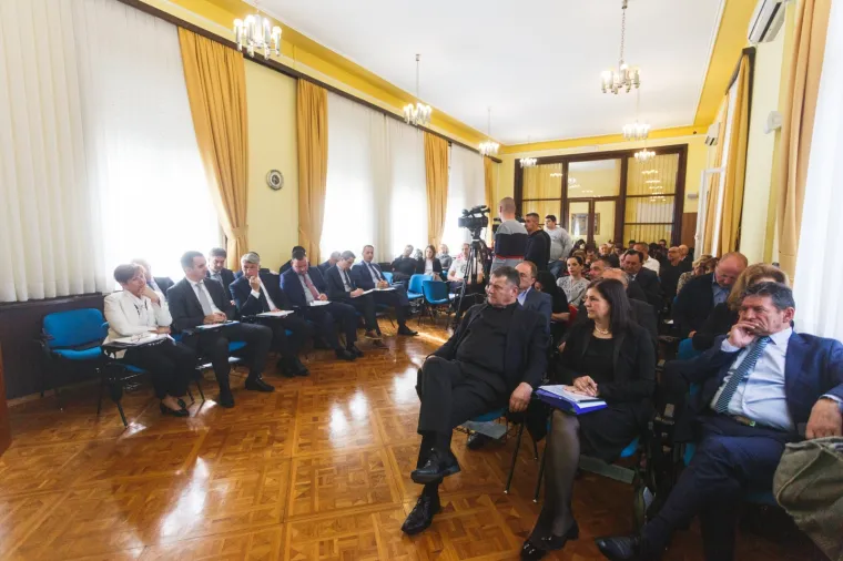 Izabrana nova predsjednica Županijske skup&scaron;tine, raspravljano da li je ona mason