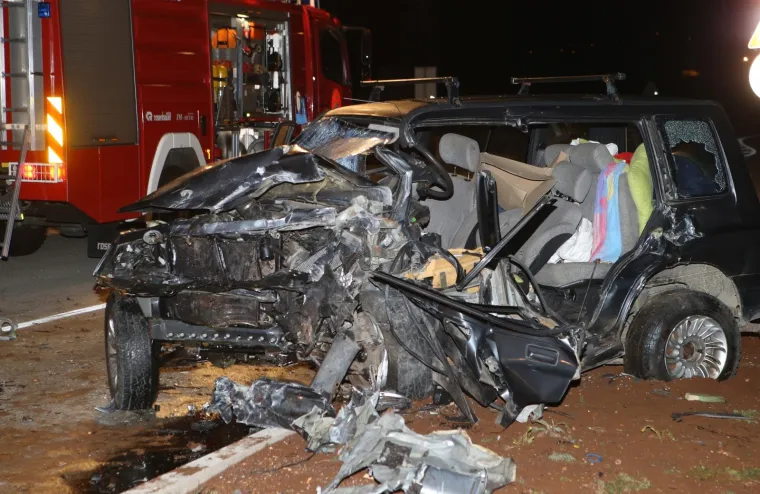 Stravična nesreća u Dalmaciji, od automobila nije ostalo ni&scaron;ta: Jedan poginuo, dvoje te&scaron;ko ozlijeđeno