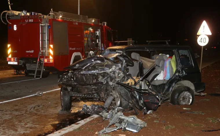 Stravična nesreća u Dalmaciji, od automobila nije ostalo ni&scaron;ta: Jedan poginuo, dvoje te&scaron;ko ozlijeđeno