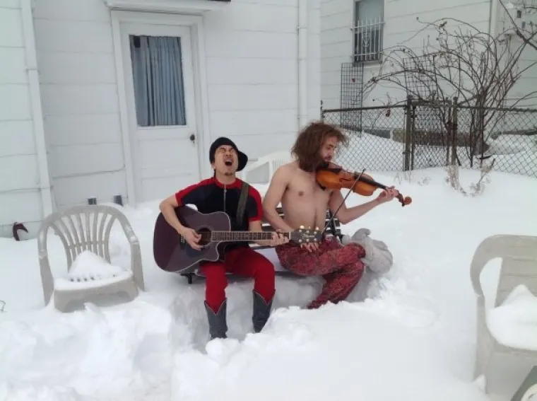 ONI SU PAMET OSTAVILI KOD KUĆE: Požalili su čim su shvatili da su njihove fotografije osvanule na internetu