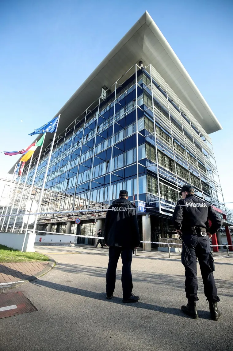 Evakuirana zgrada u Zagrebu zbog dojave o bombi, policija ekspresno iza&scaron;la na teren