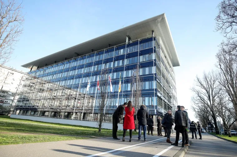 Evakuirana zgrada u Zagrebu zbog dojave o bombi, policija ekspresno iza&scaron;la na teren