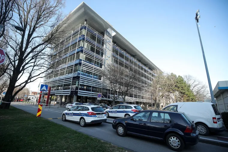 Evakuirana zgrada u Zagrebu zbog dojave o bombi, policija ekspresno iza&scaron;la na teren