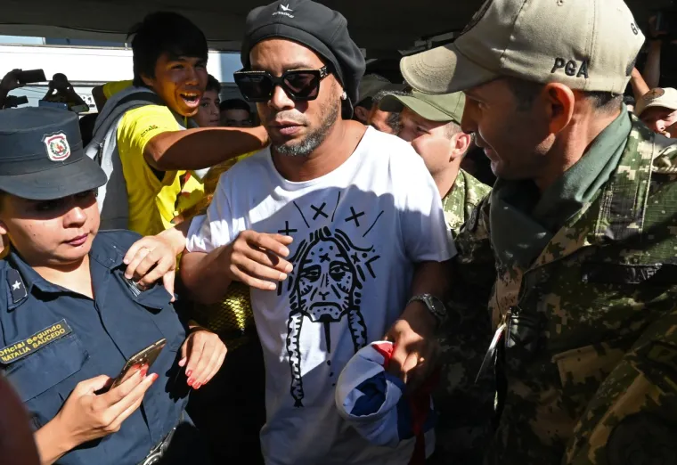 [FOTO] RONALDINHU STVARNO OVO NIJE TREBALO: Osramotio se pred čitavim svijetom; Ovi prizori upravo obilaze planetu
